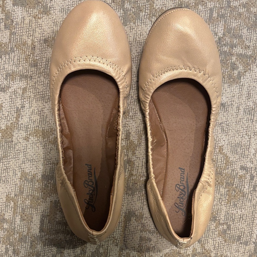 Lucky Brand Women's Cream Pleather Flats